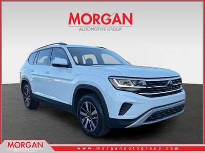 2023 Volkswagen Atlas 2.0T SE in Pure White — front three-quarter view