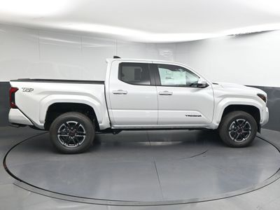 2025 Toyota Tacoma TRD Sport Truck Double Cab — photo 8 view