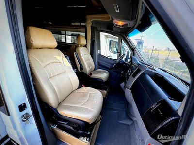 2017 Itasca Navion — side profile view