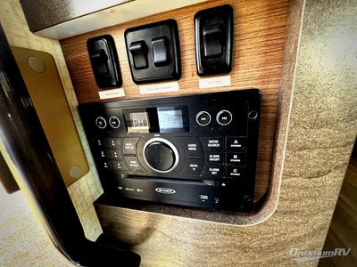 2017 Itasca Navion — detail view