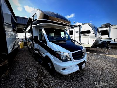 2017 Itasca Navion — front three-quarter view
