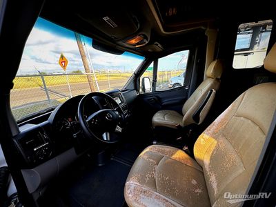 2017 Itasca Navion — rear three-quarter view