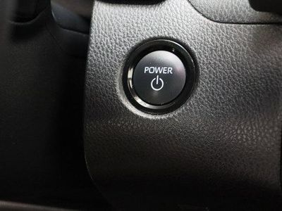 2025 Toyota Camry FWD - Photo 17