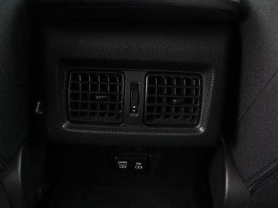 2025 Toyota Camry FWD - Photo 28