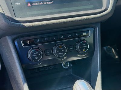 2020 Volkswagen Tiguan — photo 12 view
