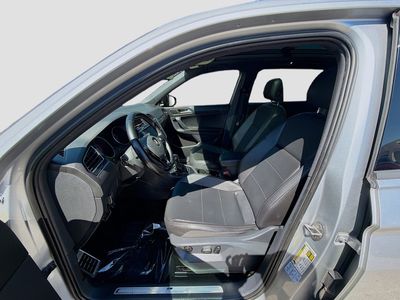 2020 Volkswagen Tiguan — photo 16 view
