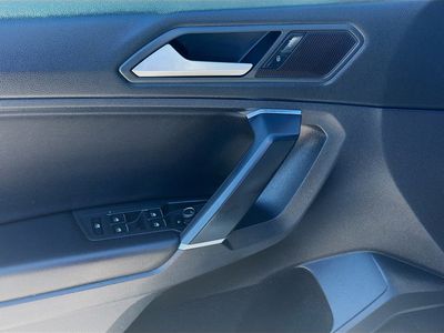2020 Volkswagen Tiguan — photo 14 view