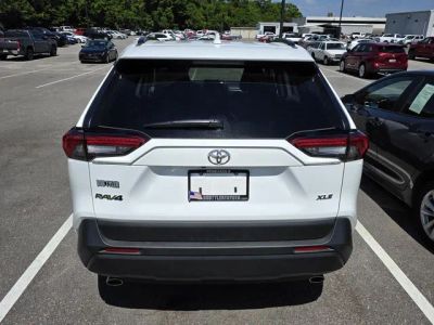 2025 Toyota RAV4 - Photo 3