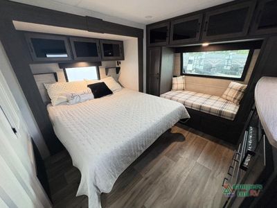 2026 Venture RV SportTrek Touring Edition — photo 35 view
