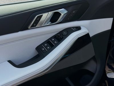 2026 BMW X5 — photo 22 view