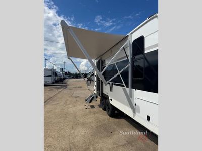 2026 Winnebago Thrive — photo 8 view