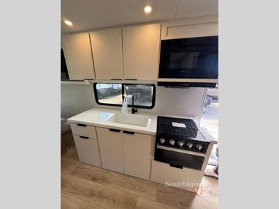 2026 Winnebago Thrive — photo 10 view