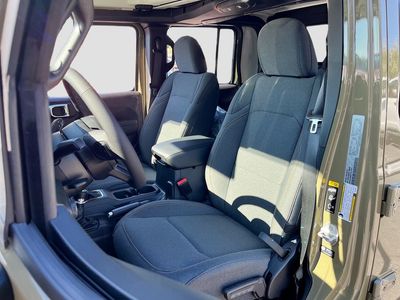 2026 Jeep Gladiator — photo 18 view