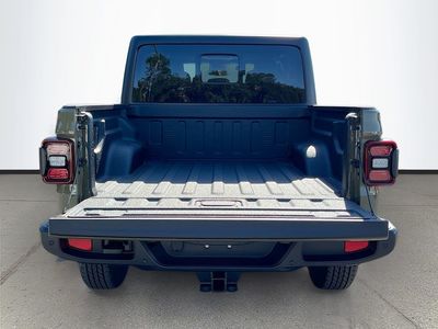2026 Jeep Gladiator — photo 22 view