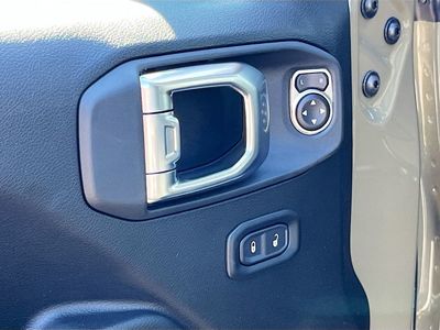 2026 Jeep Gladiator — photo 16 view