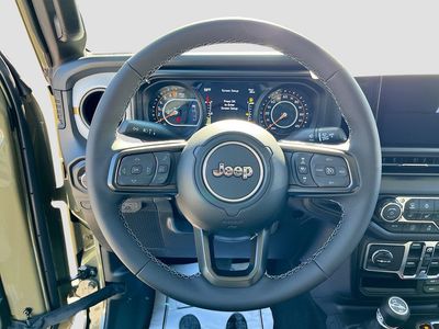 2026 Jeep Gladiator — photo 11 view