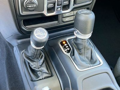 2026 Jeep Gladiator — photo 15 view