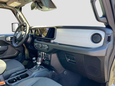 2026 Jeep Gladiator — photo 25 view