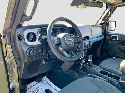2026 Jeep Gladiator — photo 9 view
