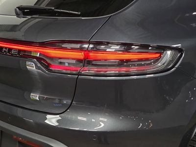 2026 Porsche Macan - Photo 30