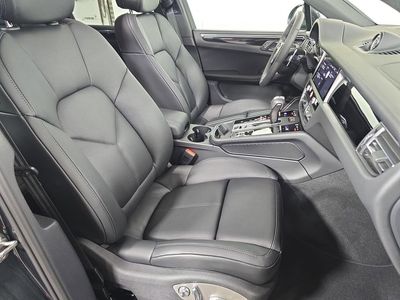 2026 Porsche Macan - Photo 27