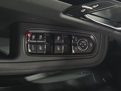 2026 Porsche Macan - Photo 21