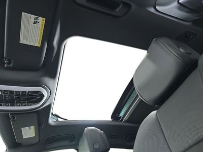 2026 Porsche Macan - Photo 28