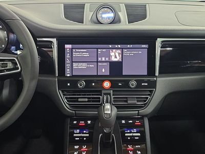 2026 Porsche Macan - Photo 16