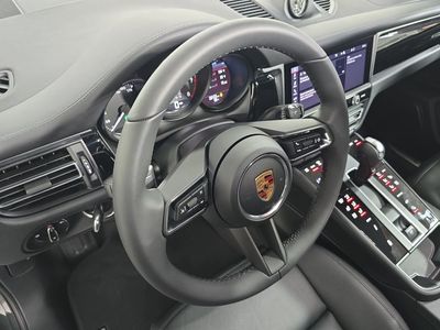 2026 Porsche Macan - Photo 4