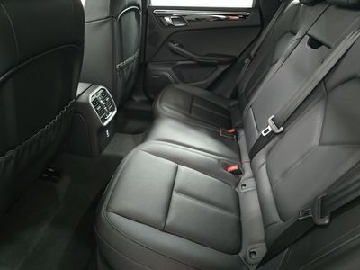 2026 Porsche Macan - Photo 24