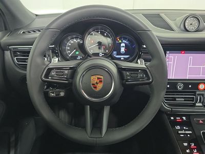 2026 Porsche Macan - Photo 14