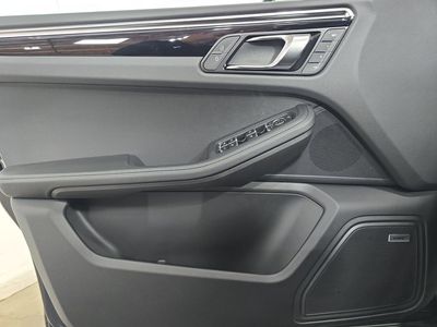 2026 Porsche Macan - Photo 22