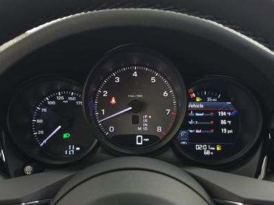 2026 Porsche Macan - Photo 15