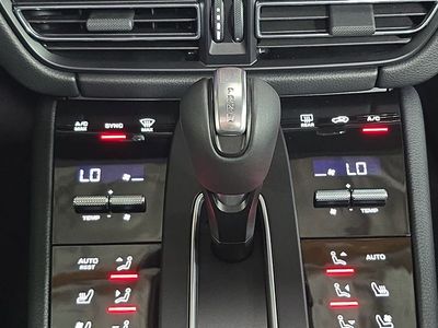 2026 Porsche Macan - Photo 19