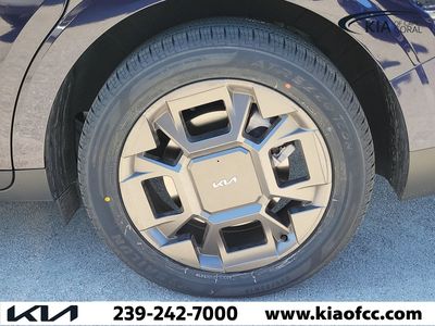 2025 Kia Carnival Hybrid - Photo 8
