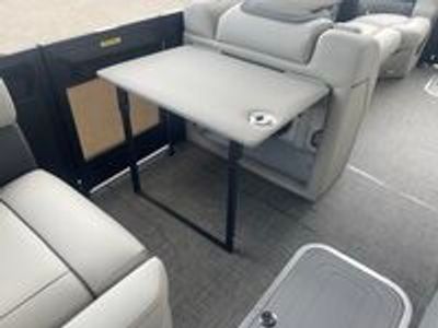 2025 Barletta Lusso L25M — photo 16 view