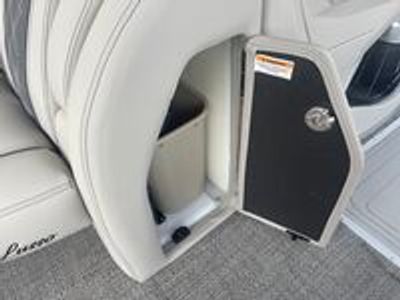 2025 Barletta Lusso L25M — photo 12 view
