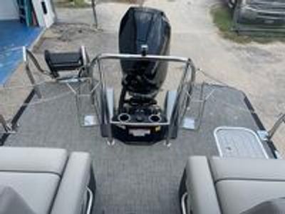 2025 Barletta Lusso L25M — photo 33 view