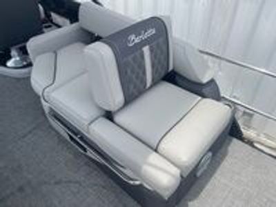 2025 Barletta Lusso L25M — photo 30 view