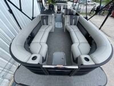 2025 Barletta Lusso L25M — photo 8 view
