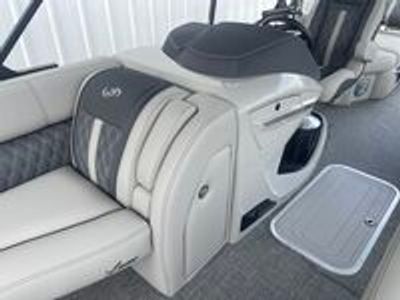 2025 Barletta Lusso L25M — photo 11 view
