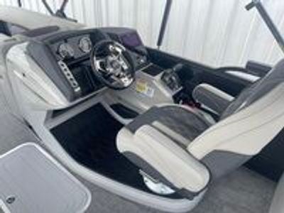 2025 Barletta Lusso L25M — photo 20 view