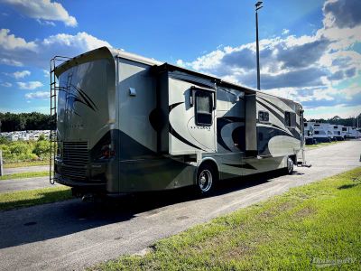 2008 Newmar Ventana — side profile view