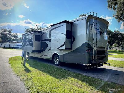 2008 Newmar Ventana — rear three-quarter view