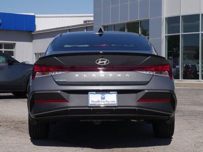 2026 Hyundai Elantra — photo 16 view
