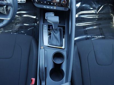 2026 Hyundai Elantra — photo 41 view