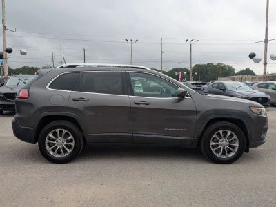 2019 Jeep Cherokee — engine compartment view