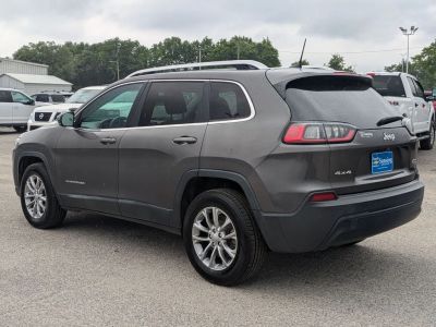 2019 Jeep Cherokee — rear three-quarter view