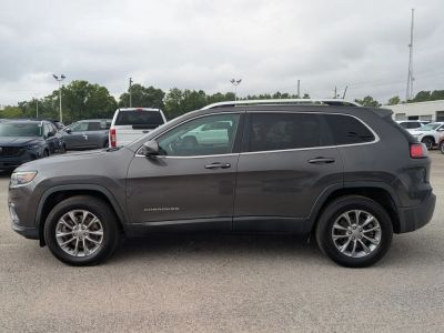 2019 Jeep Cherokee — side profile view