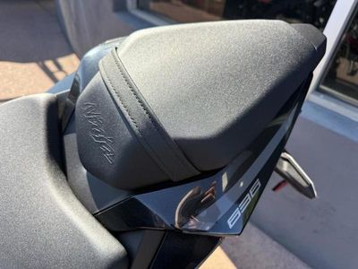 2026 Kawasaki Ninja ZX-6R — photo 11 view